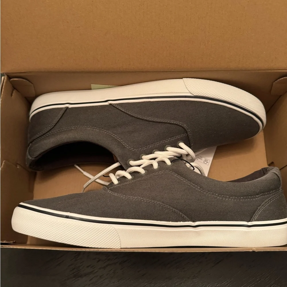 NEW IZOD Men's Charcoal Gray Sneakers
